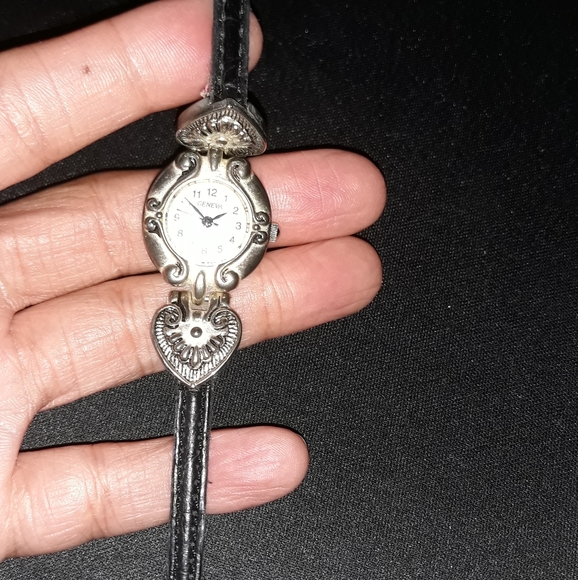 WATCHES..TIMEPIECE COLLECTORS..9 Watches total..ASSORTED BRANDS/ STYLES.. - Picture 6 of 16